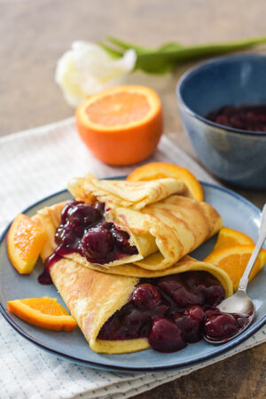 Pfannkuchen mit Kirsch-Orangen-Soße