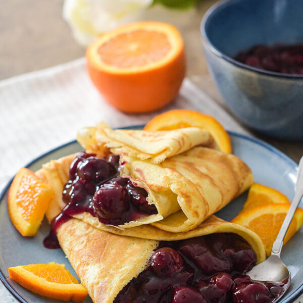 Pfannkuchen mit Kirsch-Orangen-Soße - Come On in My Kitchen Pfannkuchen mit Kirsch-Orangen-Soße - Come On in My Kitchen