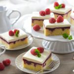 Beeren-Poke-Cake