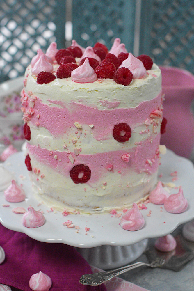 Zitronen-Himbeer-Käsesahnetorte mit Baiserwölkchen​