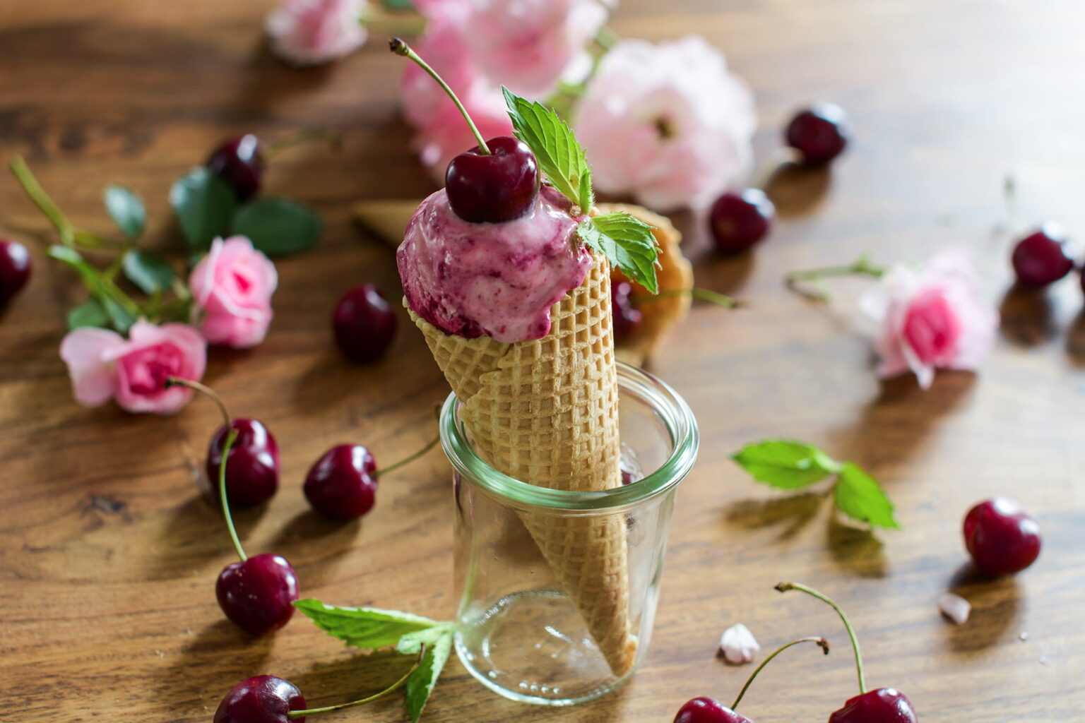 Cremiges Joghurt-Kirscheis aus der Eismaschine - Come On in My Kitchen Cremiges Joghurt-Kirscheis aus der Eismaschine - Come On in My Kitchen