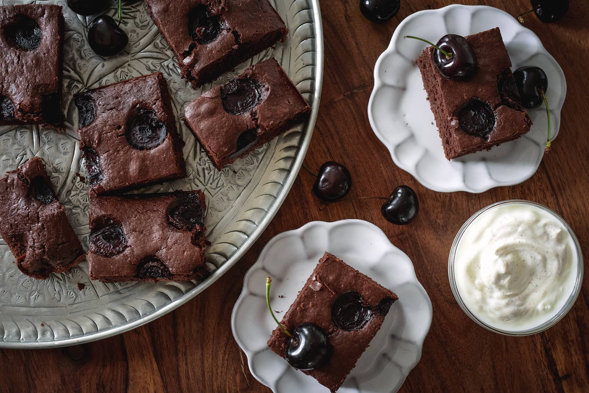 Schwarzwälder Kirsch Brownies mit Joghurt-Kirsch-Topping - Come On in ...