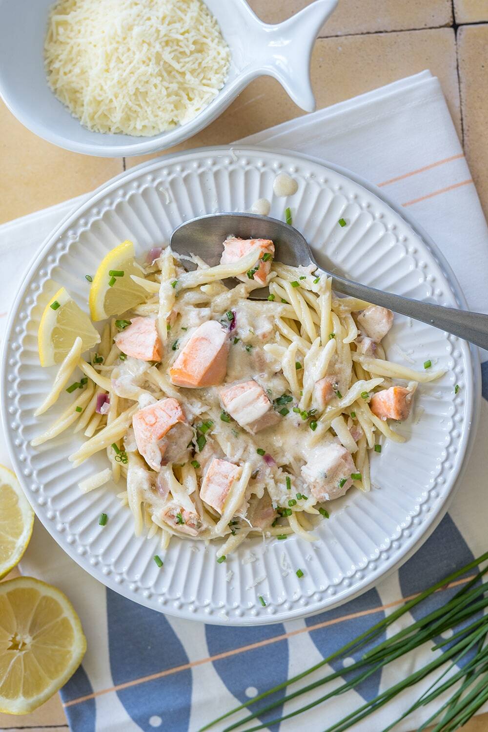 Pasta mit Lachs und Zitronensoße