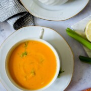 Karotten-Kürbis-Ingwer-Suppe mit Fenchel und Apfel