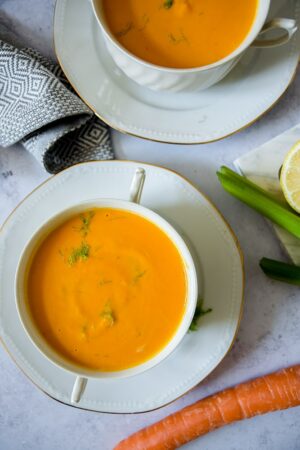 Karotten-Kürbis-Ingwer-Suppe mit Fenchel und Apfel