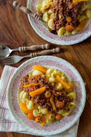 Pasta mit Orangen-Hackfleisch-Sauce