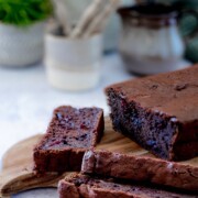Moist beetroot chocolate cake (vegan)