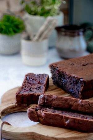 Moist beetroot chocolate cake (vegan)