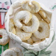 Buttery vanilla crescents