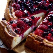 Käsekuchen mit Beeren