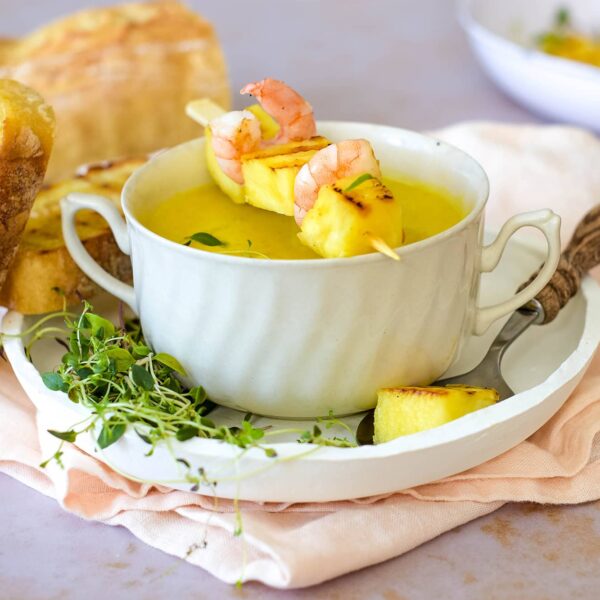 Ananas-Curry-Suppe mit Garnelen-Ananas-Spieße - Home and Herbs