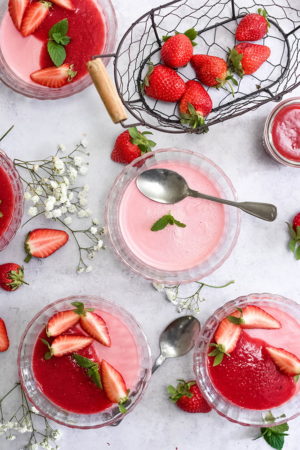 Rhabarber-Erdbeer Panna Cotta