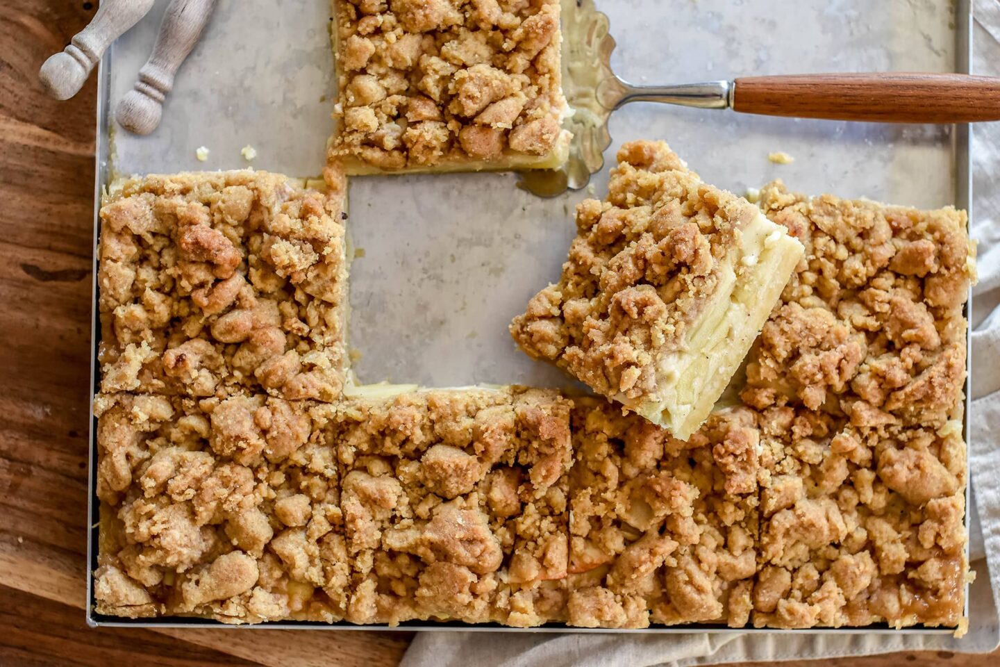 Apfelkuchen Vom Blech Mit Pudding Und Streusel Home And Herbs