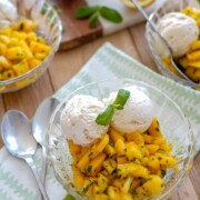 Mangorelish mit Vanilleeis