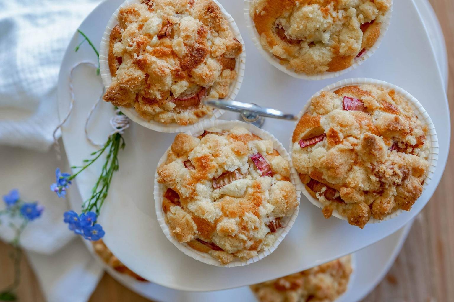 Rhabarber-Streusel-Muffins - Home and Herbs