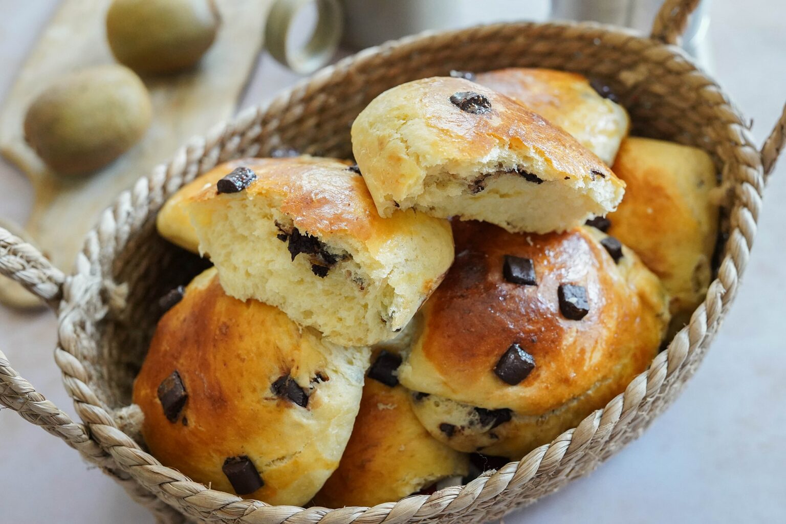 Schoko Brioche - Französische Frühstücksbrötchen - Home and Herbs