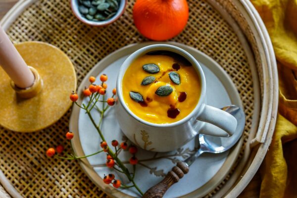 Kürbiscremesuppe mit gerösteten Kürbiskernen und Kürbiskernöl - Home ...