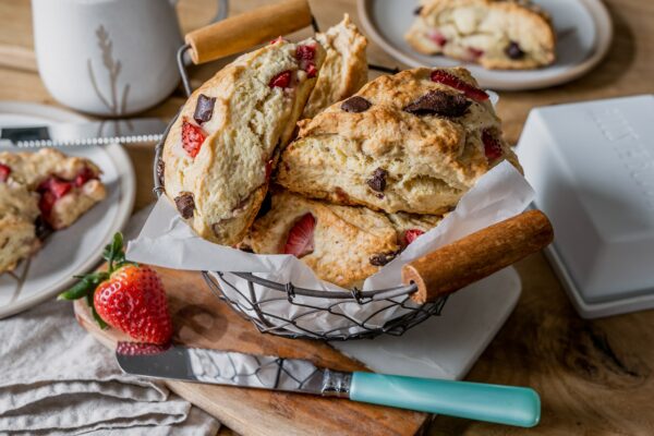 Scones mit Erdbeeren und Schokolade - Home and Herbs