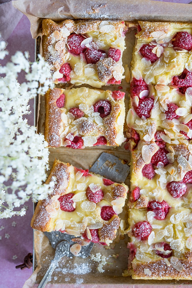 Himbeer-Pudding-Blechkuchen