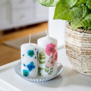 Kerzen verschönern mit Trockenblumen