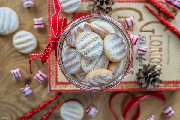 Zarte Schneeflocken Weihnachtsplätzchen - Home and Herbs