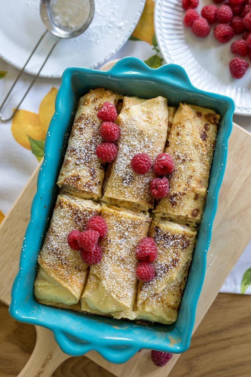 Palatschinken mit Topfenfüllung und frischen Beeren - Home and Herbs