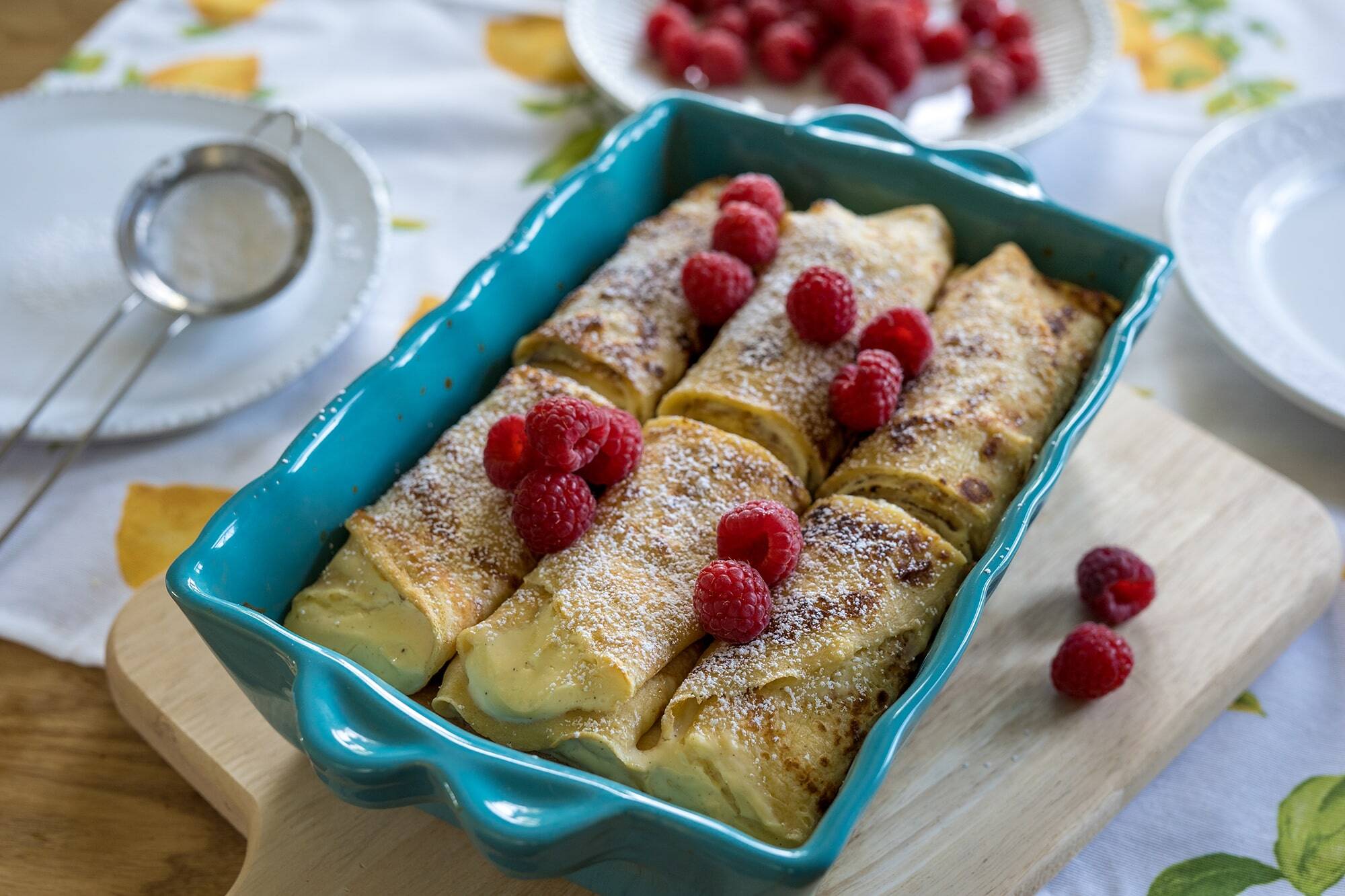 Palatschinken mit Topfenfüllung und frischen Beeren - Home and Herbs