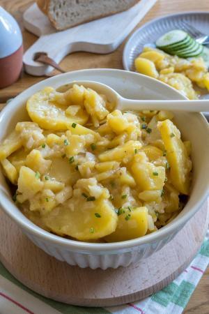 Schwäbischer Kartoffelsalat mit Brühe