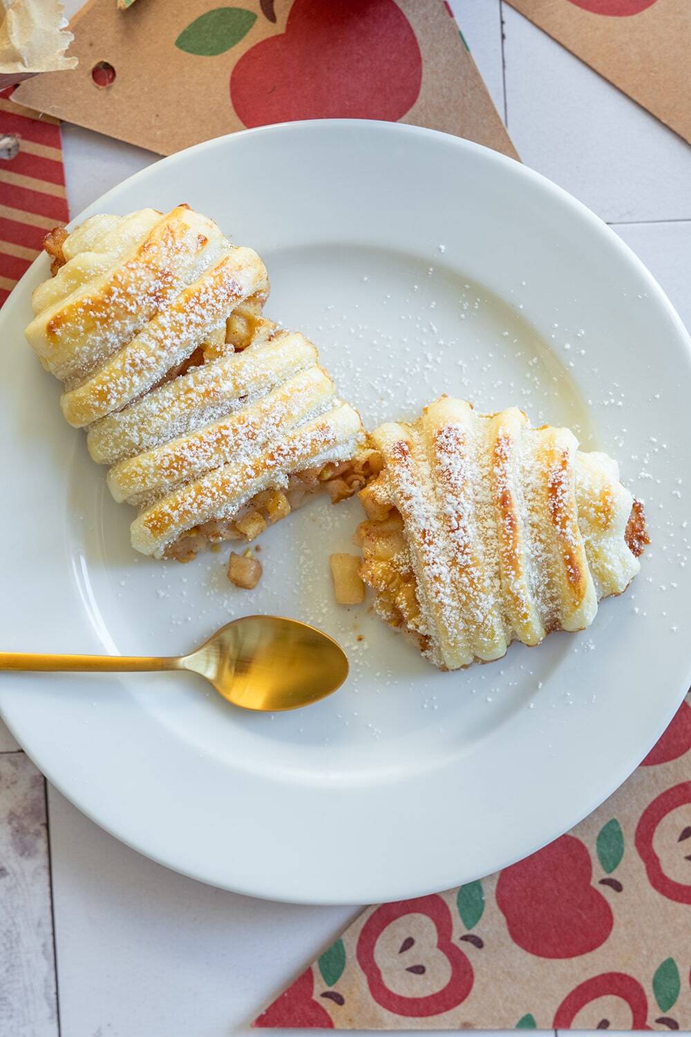 Einfache Blätterteig-Apfeltaschen