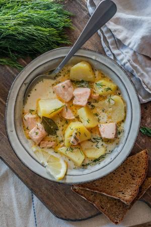 Klassische Lachssuppe Lohikeitoo