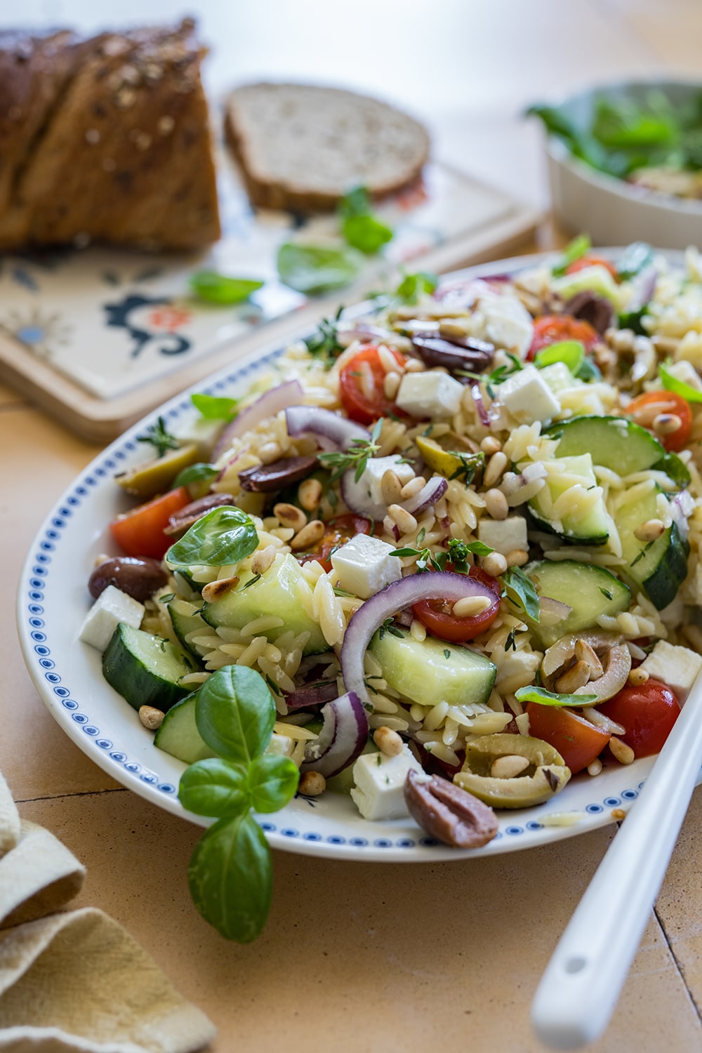 Griechischer Orzo Salat (Nudelsalat) - Home and Herbs