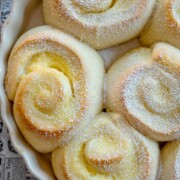 Hefeschnecken mit Pudding