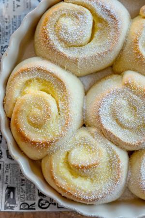 Hefeschnecken mit Pudding