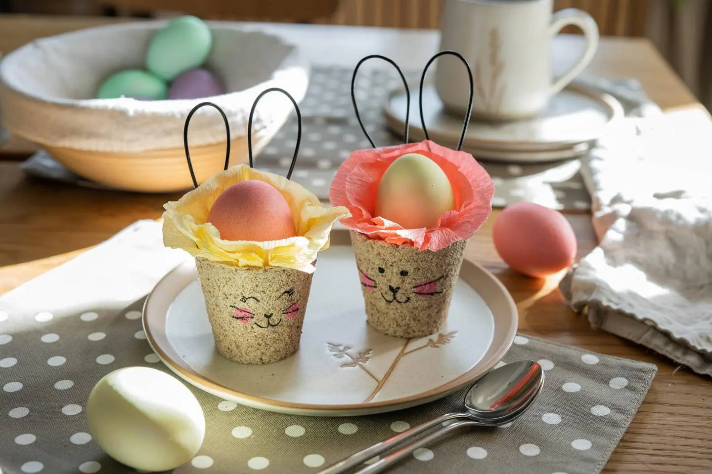 Eierbecher für Ostern basteln