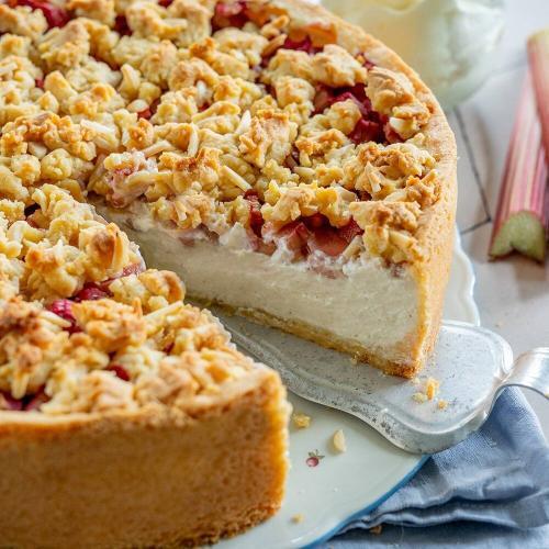 Rhabarberkuchen Rezept mit Schmand und Streusel