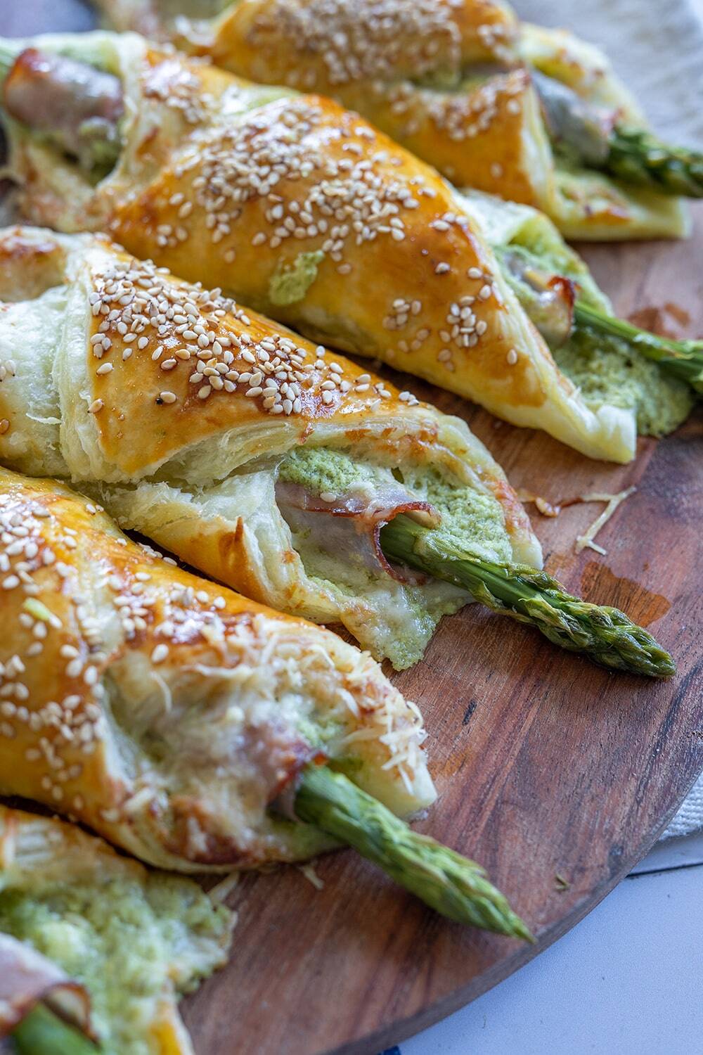 Blätterteigtaschen mit Spargel und Schinken
