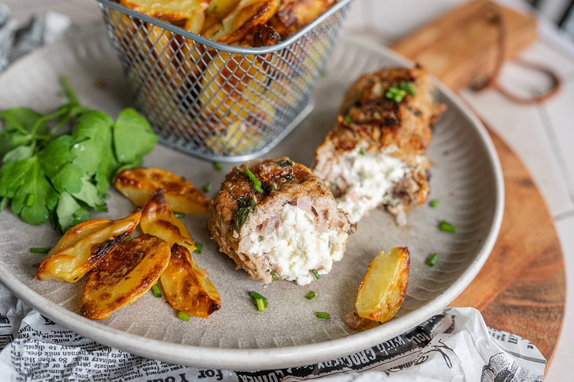 Bifteki - griechische Frikadellen mit Schafskäse - Home and Herbs