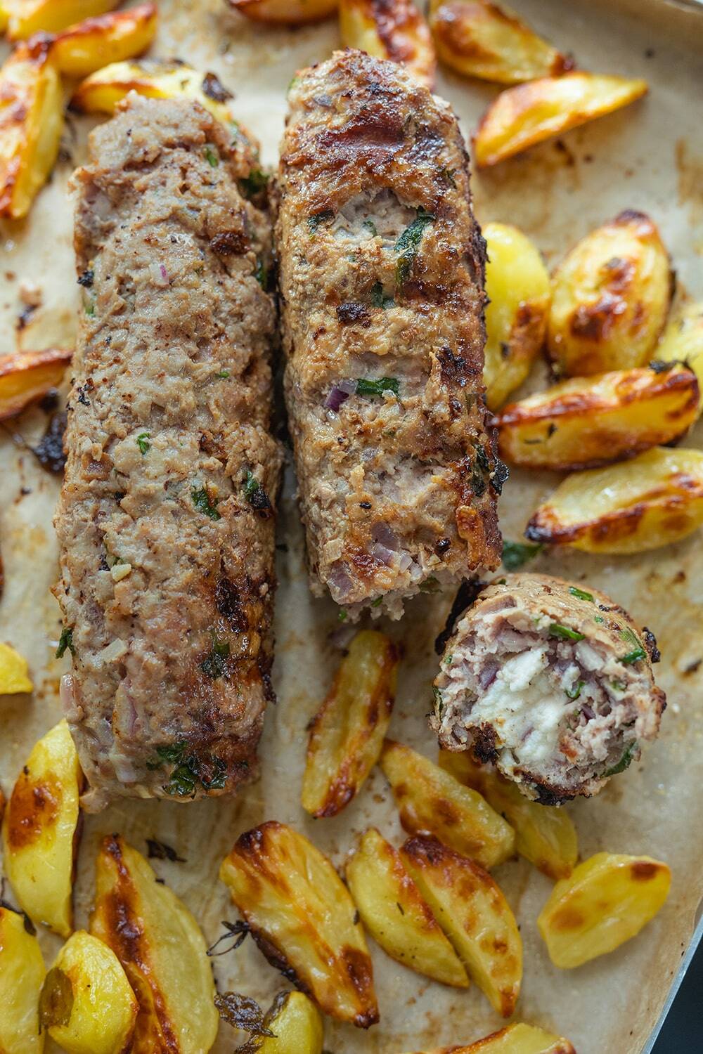 Bifteki - griechische Frikadellen mit Schafskäse - Home and Herbs