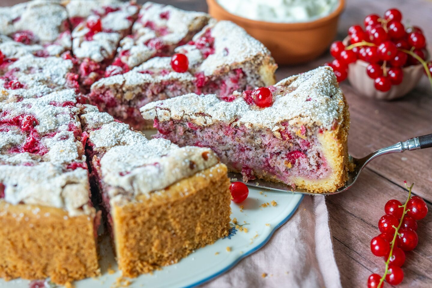 Süßer Träubleskuchen mit Nussbaiser - Home and Herbs