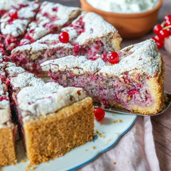 Süßer Träubleskuchen mit Nussbaiser - Home and Herbs