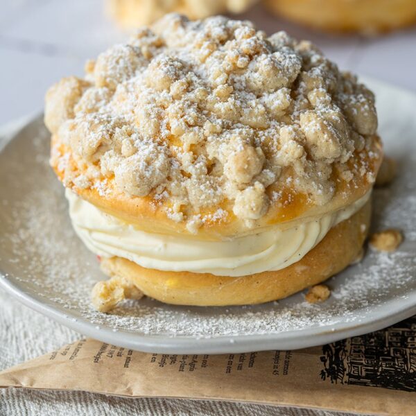 Gefüllte Streuseltaler mit Vanillecreme - einfach & lecker - Home and Herbs Gefüllte Streuseltaler mit Vanillecreme - einfach & lecker - Home and Herbs