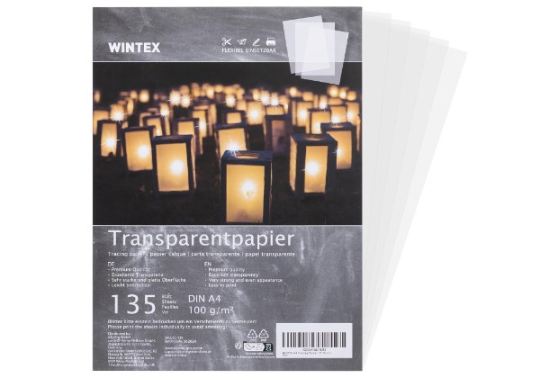 Wintex-Transparentpapier-Packung, Format DIN A4, 135 Blatt, 100 g/m². Auf der Verpackung sind nachts beleuchtete Laternen abgebildet. Der Text enthält Produktangaben in mehreren Sprachen. Vier halbtransparente Blätter sind zu sehen.